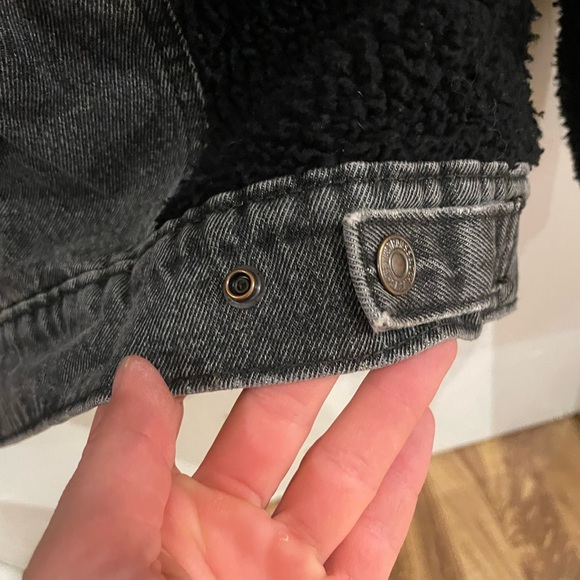 Levi Sherpa Jean Jacket - Picture 5 of 10